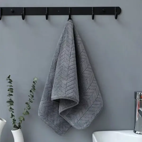 102360-c7121a.webp Luxurious Cotton-Polyester Blend Towel