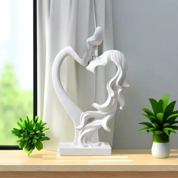 96489-c87951.webp Abstract Couple Kissing Figurine