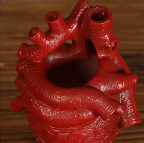14 Chic Resin Heart-Shaped Vase