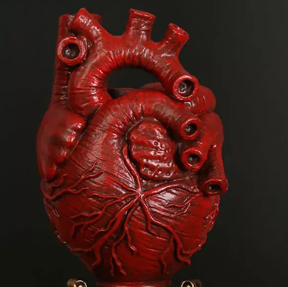 15 Chic Resin Heart-Shaped Vase