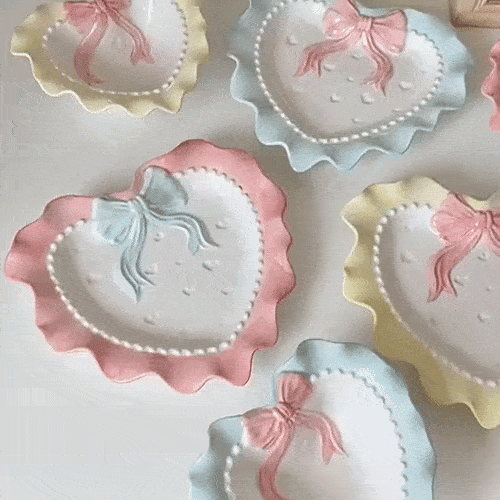 1 Cute Ceramic Wavy Edge Tray for Jewelry & Breakfast