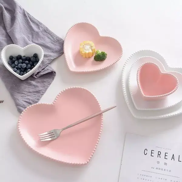 96918-d75cb4.webp Heart-Shaped Ceramic Tableware Set