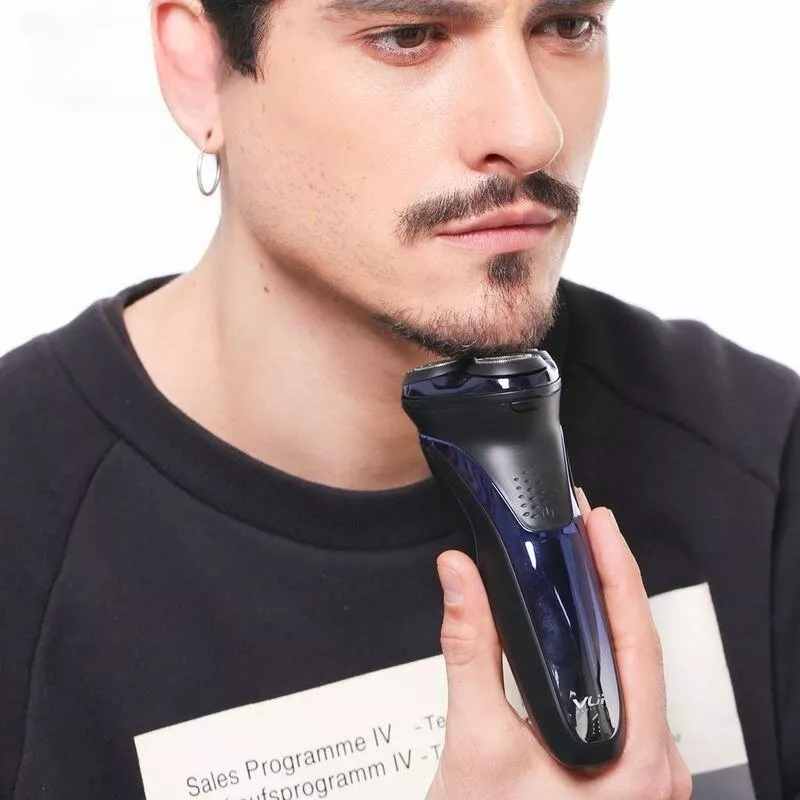 DeWatermark.ai_1707378886274 Waterproof 3D Rotary Electric Shaver & Beard Trimmer