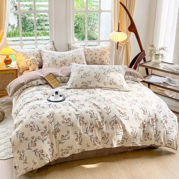 112336-3dec5f.webp Floral Jacquard Bedding Set