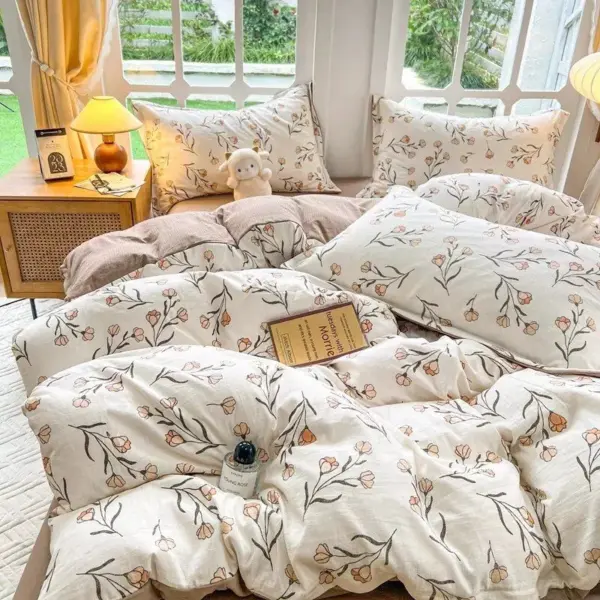 112336-af37b5.webp Floral Jacquard Bedding Set