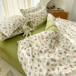 Charming Flower Pattern Bedding Set