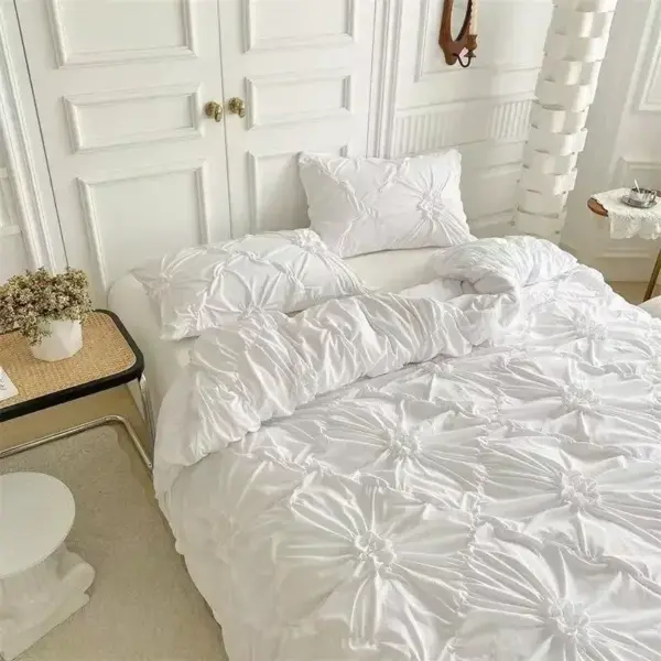 112338-c00a25.webp Luxury 3D Twist Flower Bedding Set
