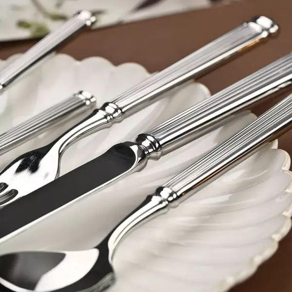 111757-930851.webp Luxury 18/10 Stainless Steel 4-Piece Cutlery Set